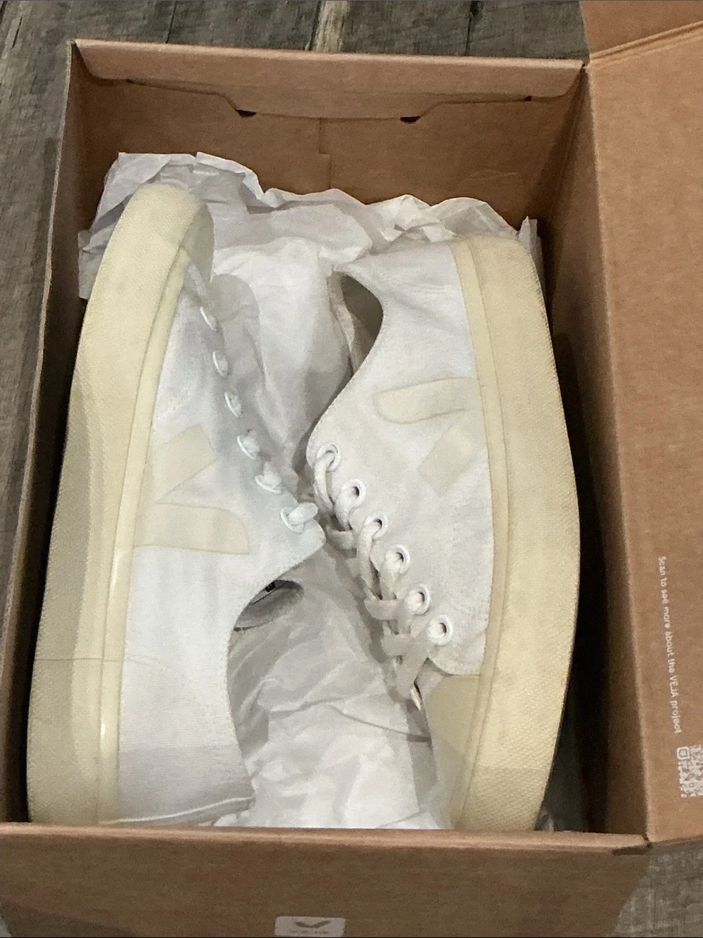 Authentic Veja woman’s signature designer canvas sneakers sz 9 Euro 40